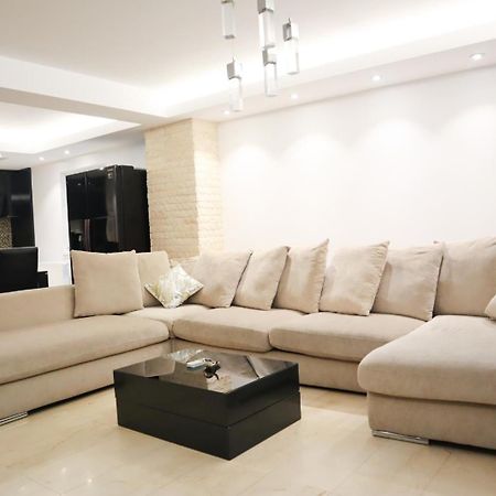 Central Apartament Bulevardul Decebal Bucarest Esterno foto
